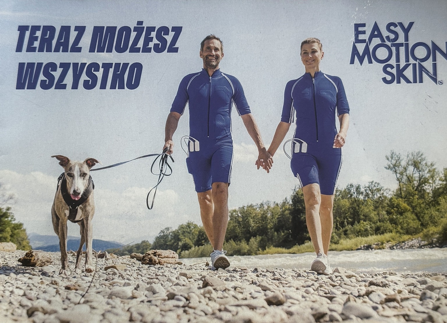 Kobieta i mężczyzna trenujący w bezprzewodowych kombinezonach EMS EasyMotionSkin